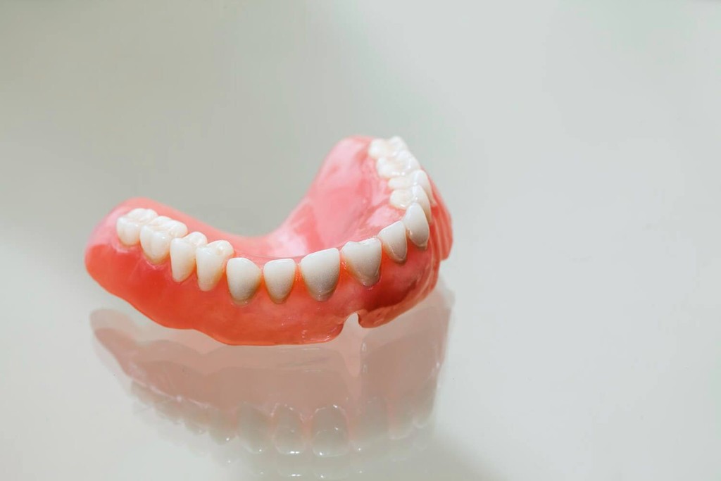 how to clean dentures